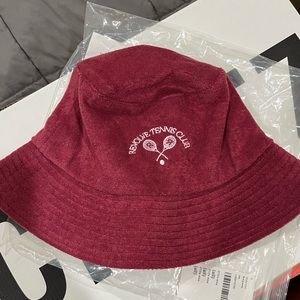 Revolve bucket hat